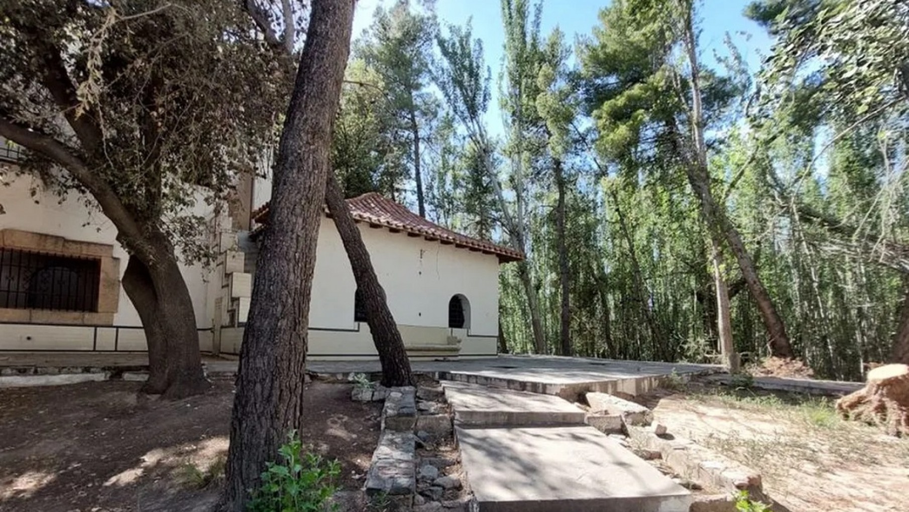 Un viejo chalet de los años 70 será reciclado para armar un hotel en el piedemonte